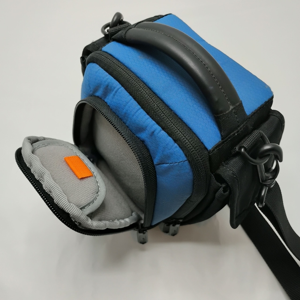 Lowepro Clips 100 Camera Travel Bag Arctic Blue w/ Strap – Compact DSLR/SLR Case - Picture 7 of 8